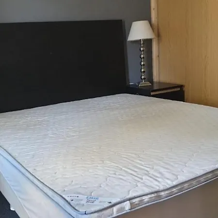 Dobbelt rom i leilighet nærheten av Sandvika *