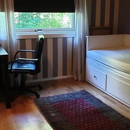 Dobbelt rom i leilighet nærheten av Sandvika *
