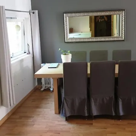 Dobbelt rom i leilighet nærheten av Sandvika *